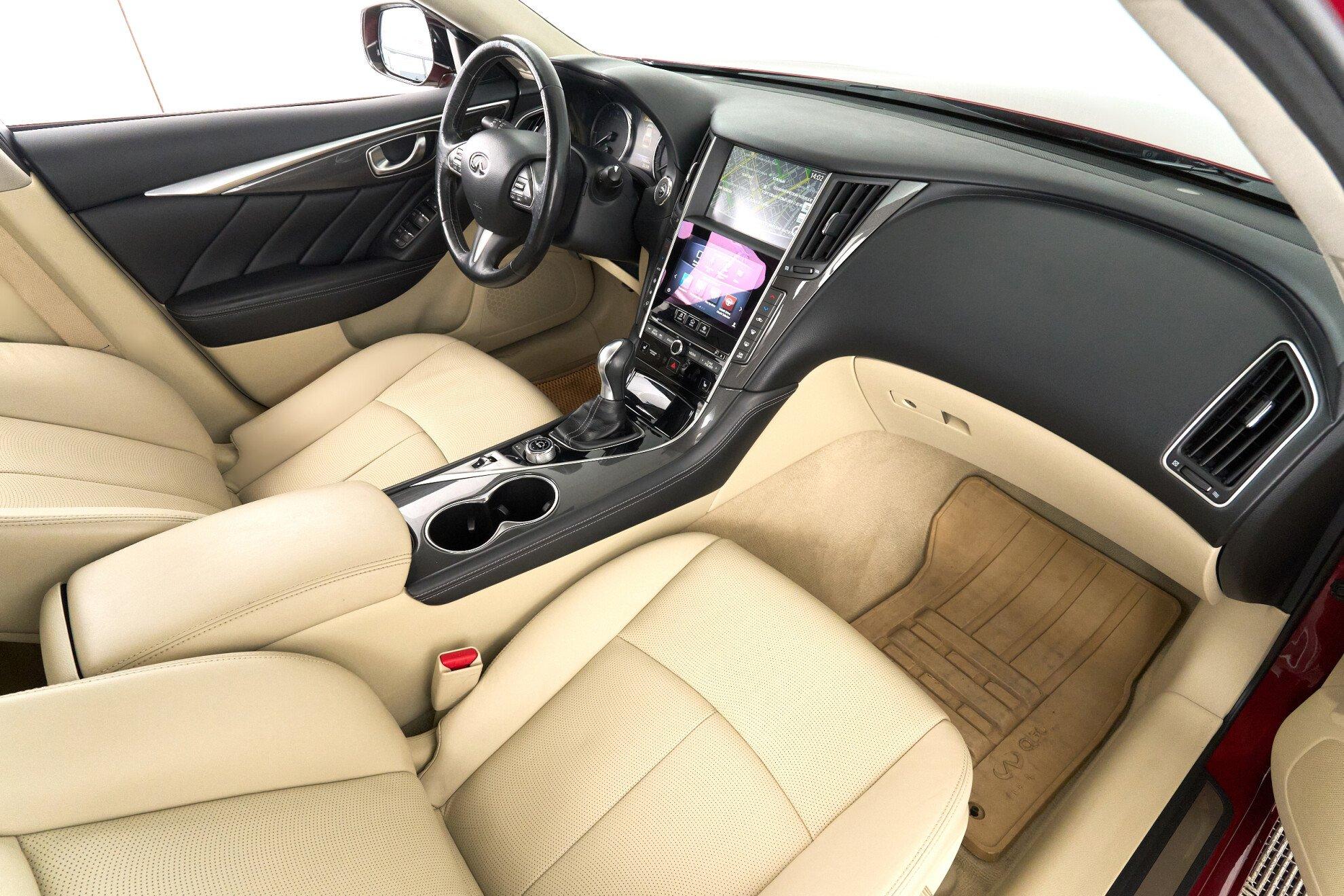 Infiniti Q50 2016, красный