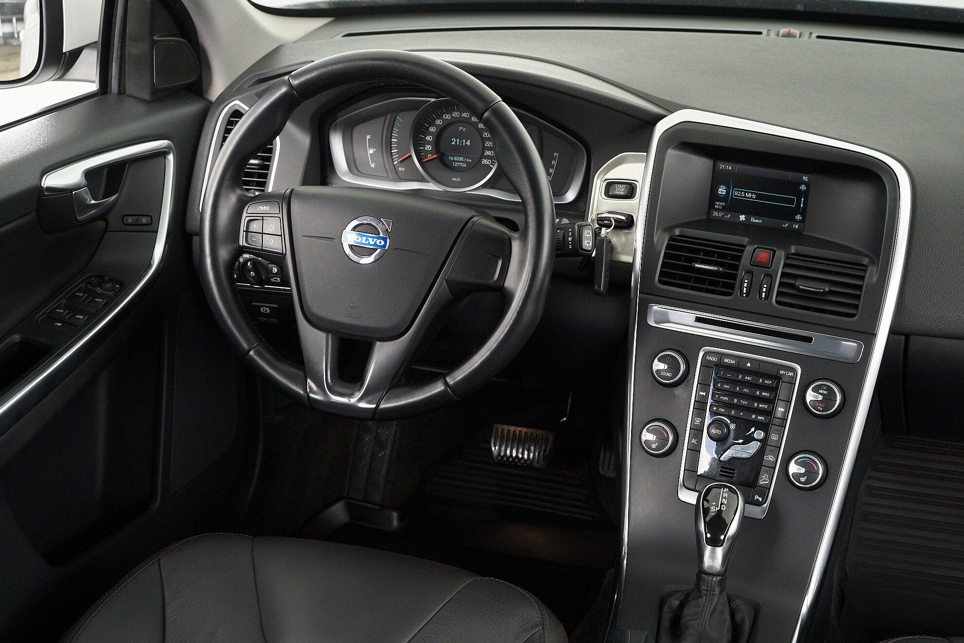 Volvo XC60 2014, белый