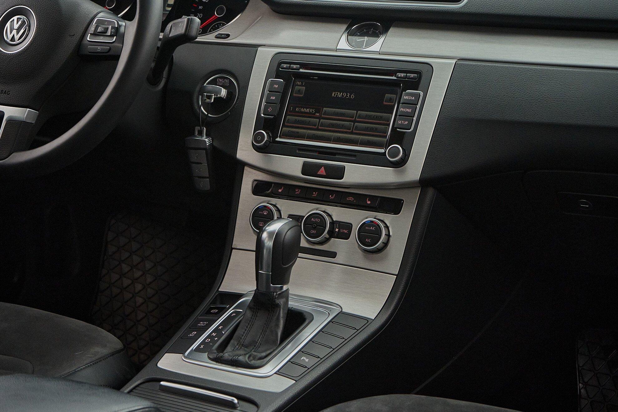 Volkswagen Passat 2012, синий