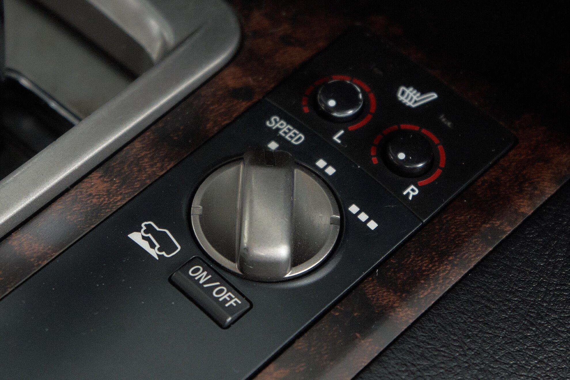 Toyota Land Cruiser 2011, белый