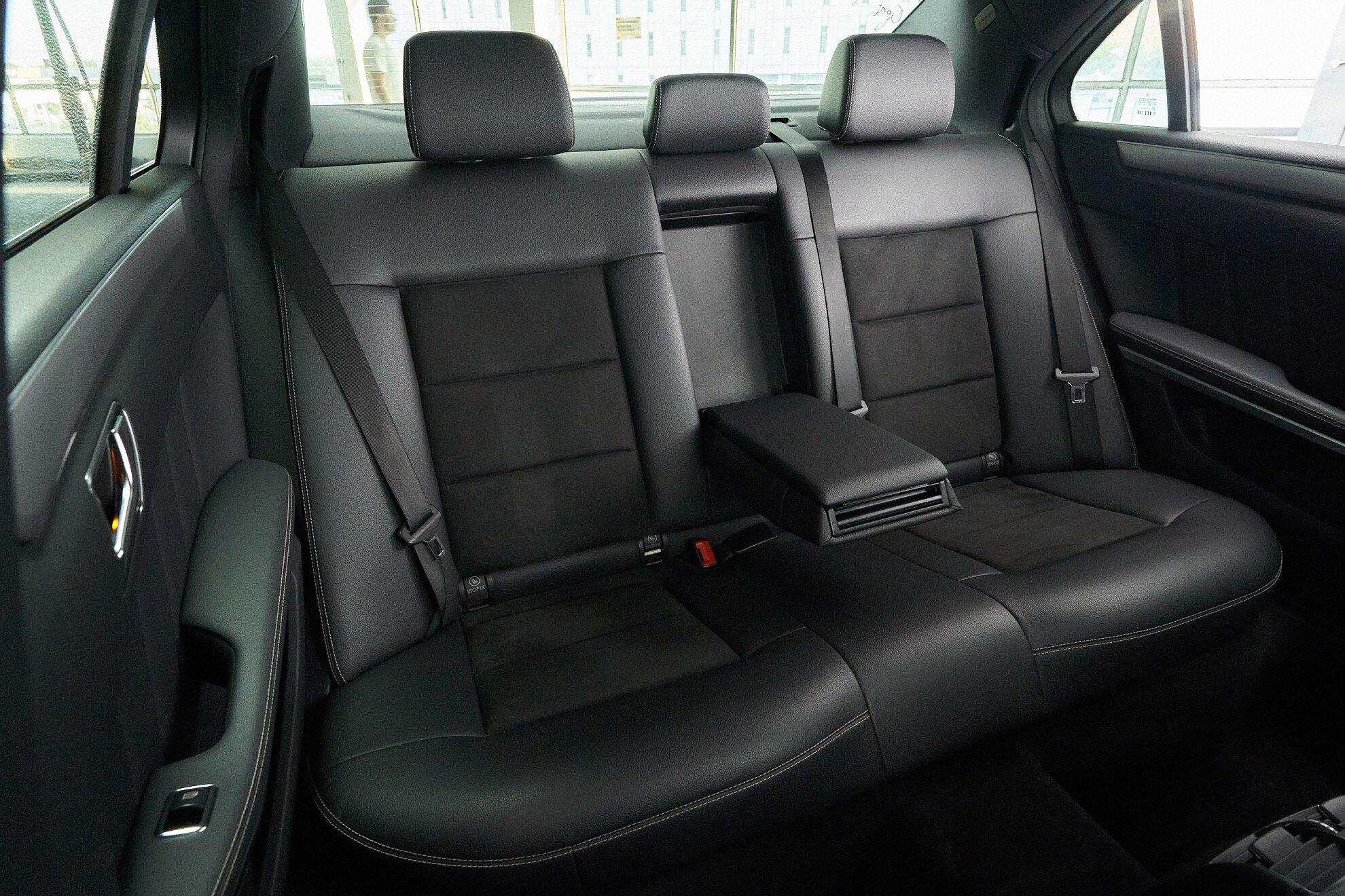 Mercedes-Benz E-Класс 2011, белый