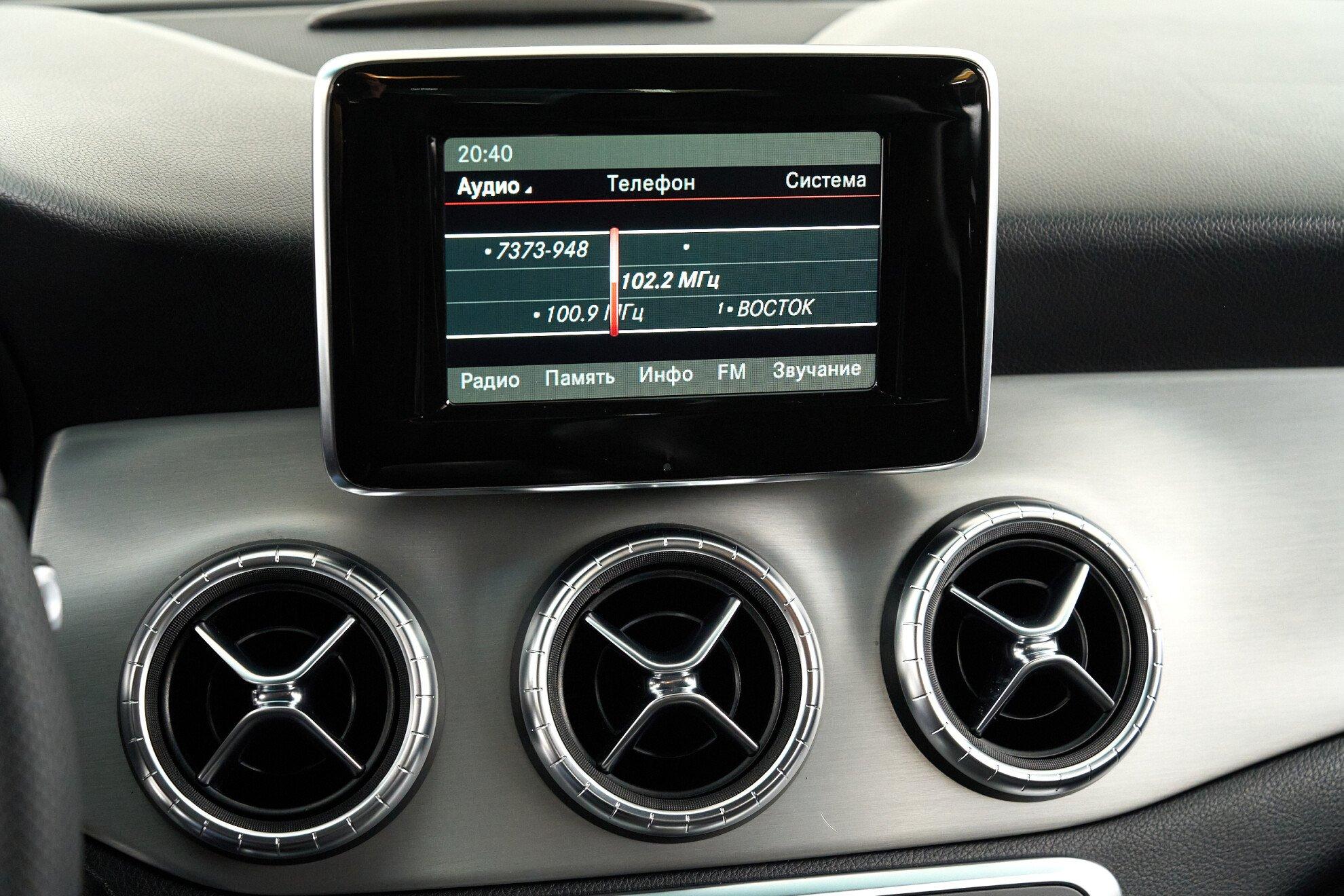Mercedes-Benz CLA 2014, красный