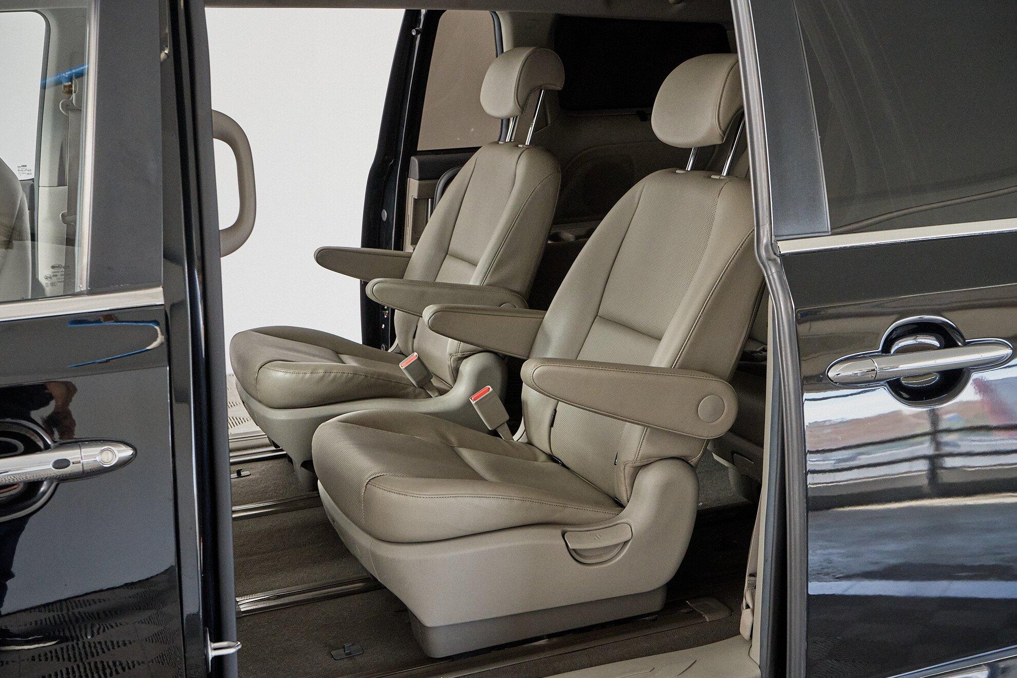 Kia Carnival 2016, черный