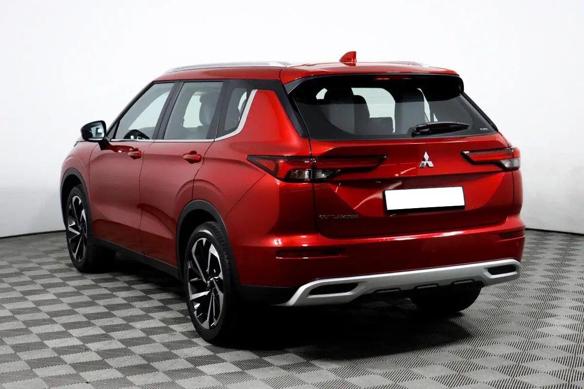 Mitsubishi Outlander 2023, красный