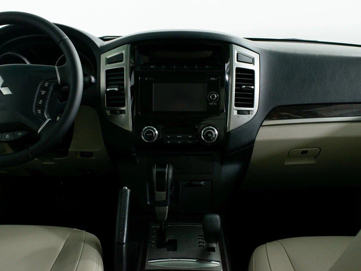 Mitsubishi Pajero 2018, коричневый