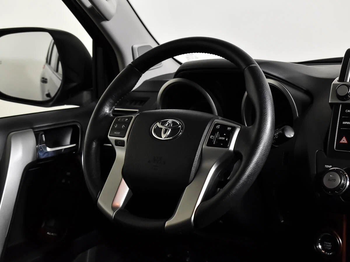 Toyota Land Cruiser Prado 2017, серый