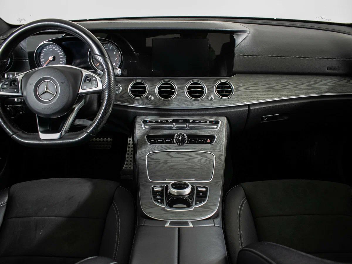 Mercedes-Benz E-Класс 2016, белый