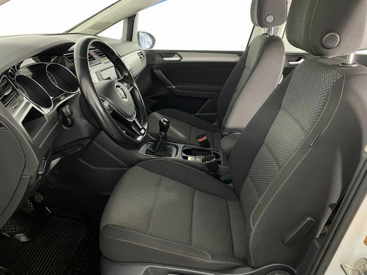 Volkswagen Touran 2018, белый