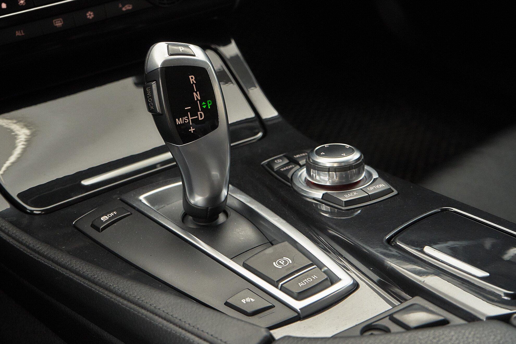 BMW 5 серии 2011, коричневый