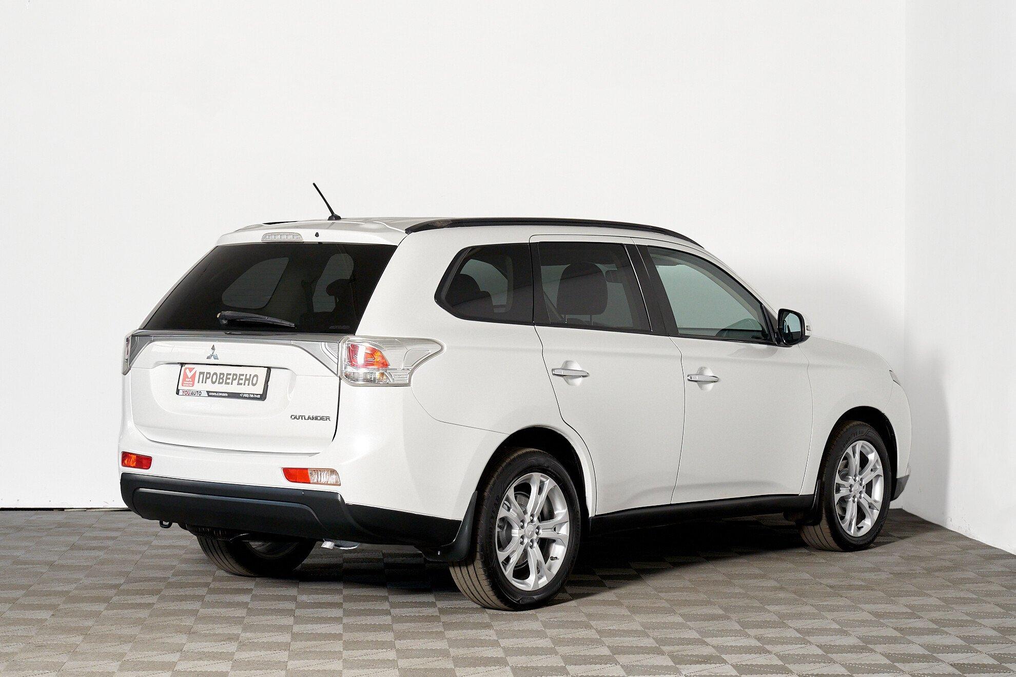 Mitsubishi Outlander 2013, белый