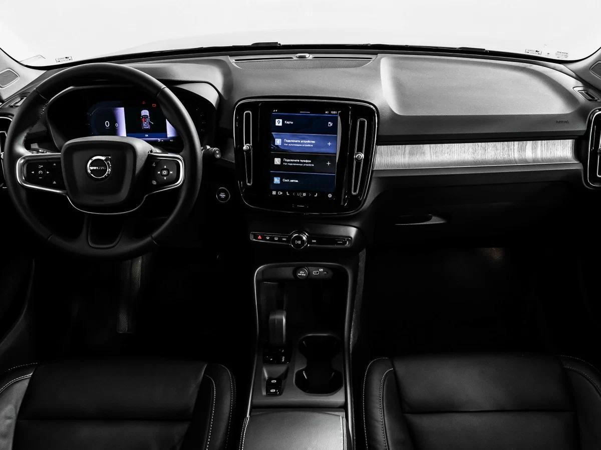 Volvo XC40 2023, серый