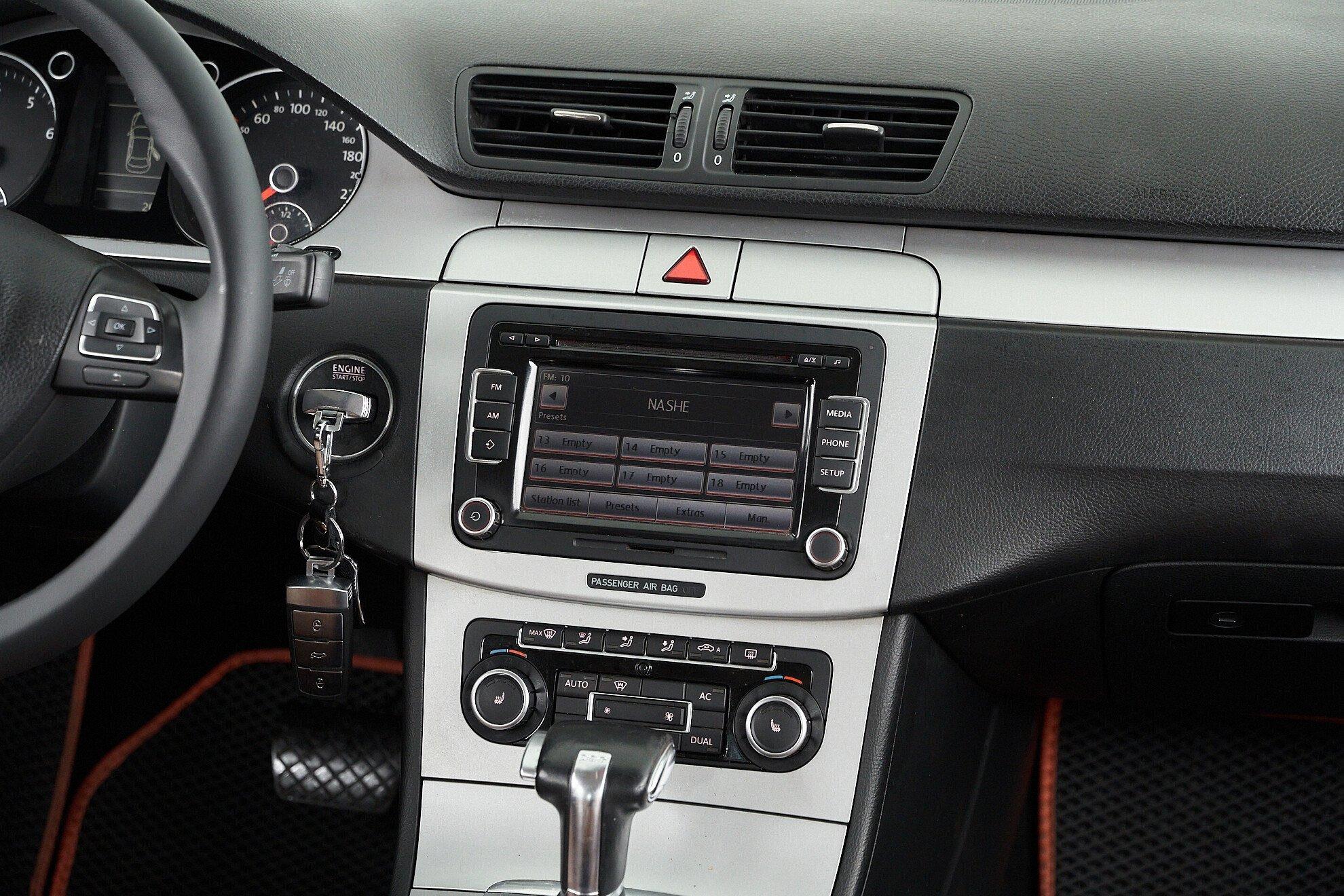 Volkswagen Passat CC 2010, бежевый