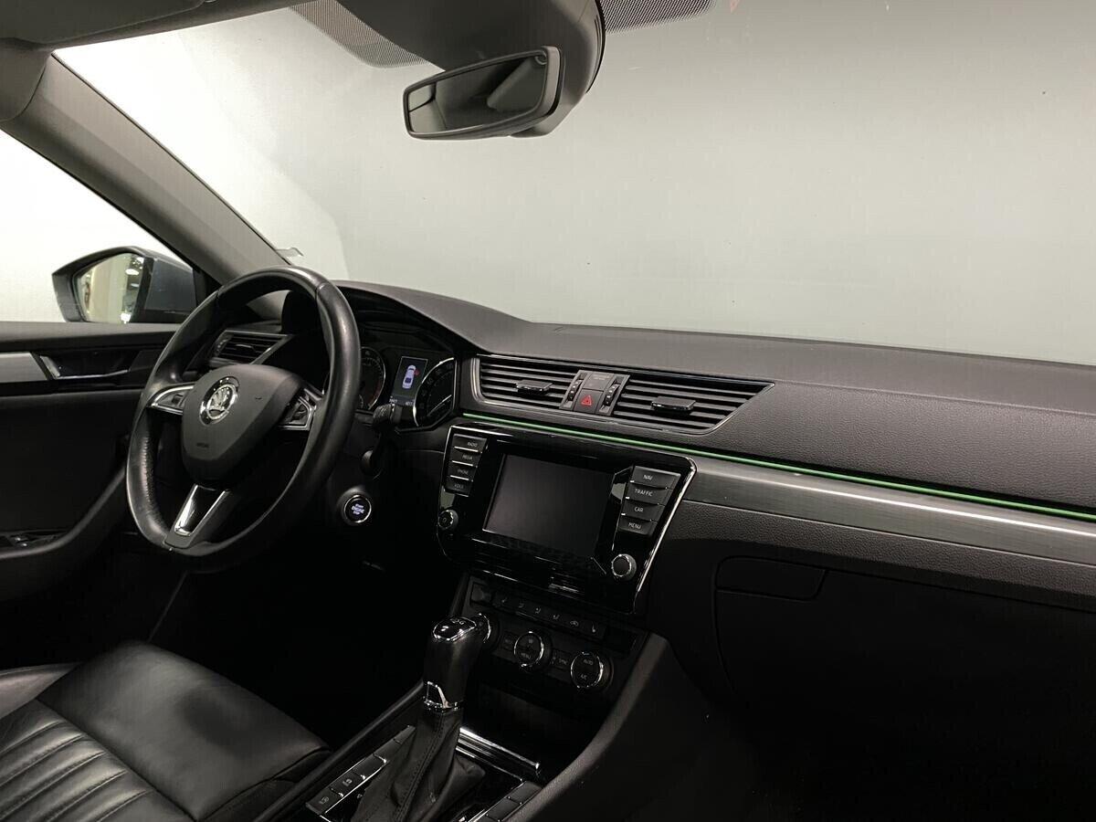 Skoda Superb 2019, серебряный