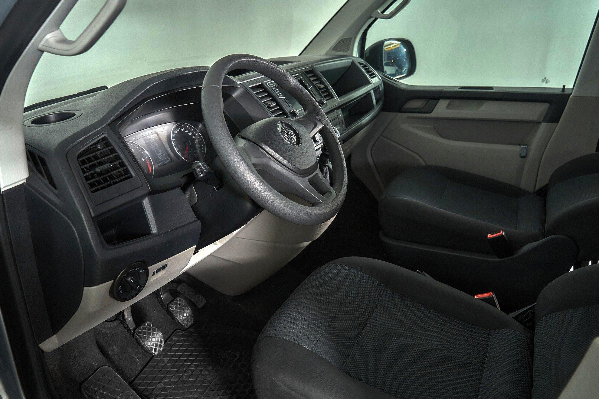 Volkswagen Transporter 2018, серебряный