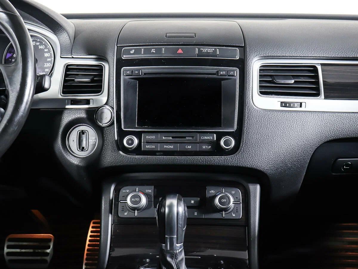Volkswagen Touareg 2018, черный