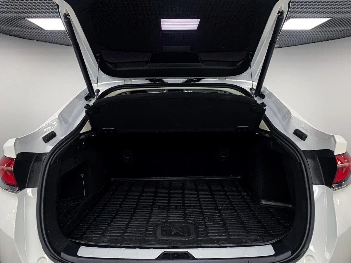 Geely Tugella 2021, белый