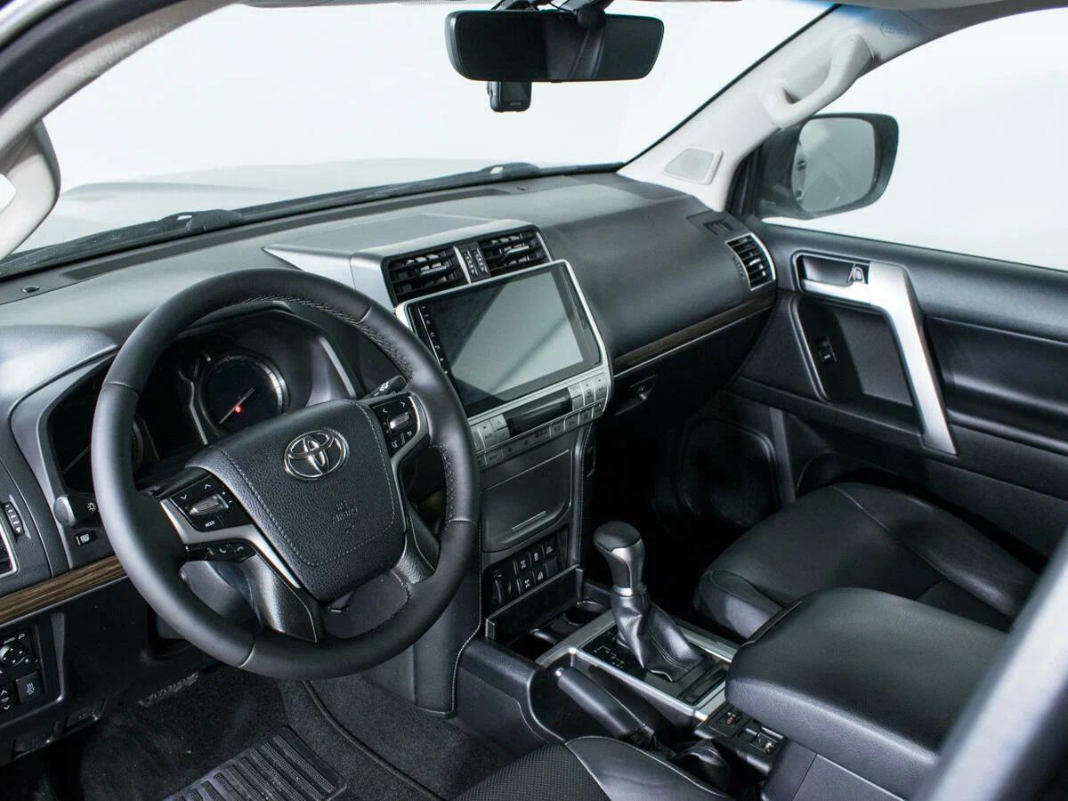 Toyota Land Cruiser Prado 2018, черный
