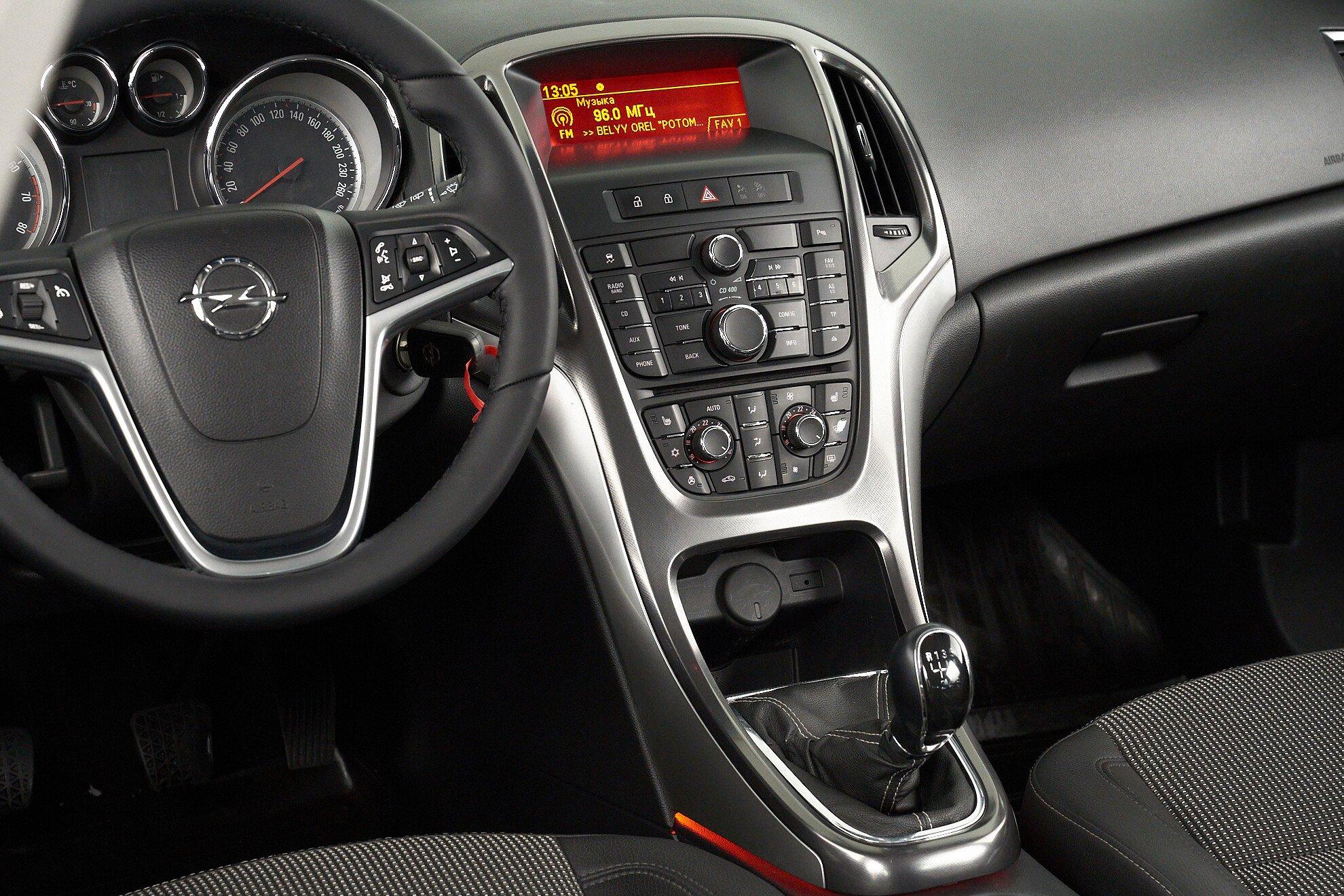 Opel Astra 2011, серый