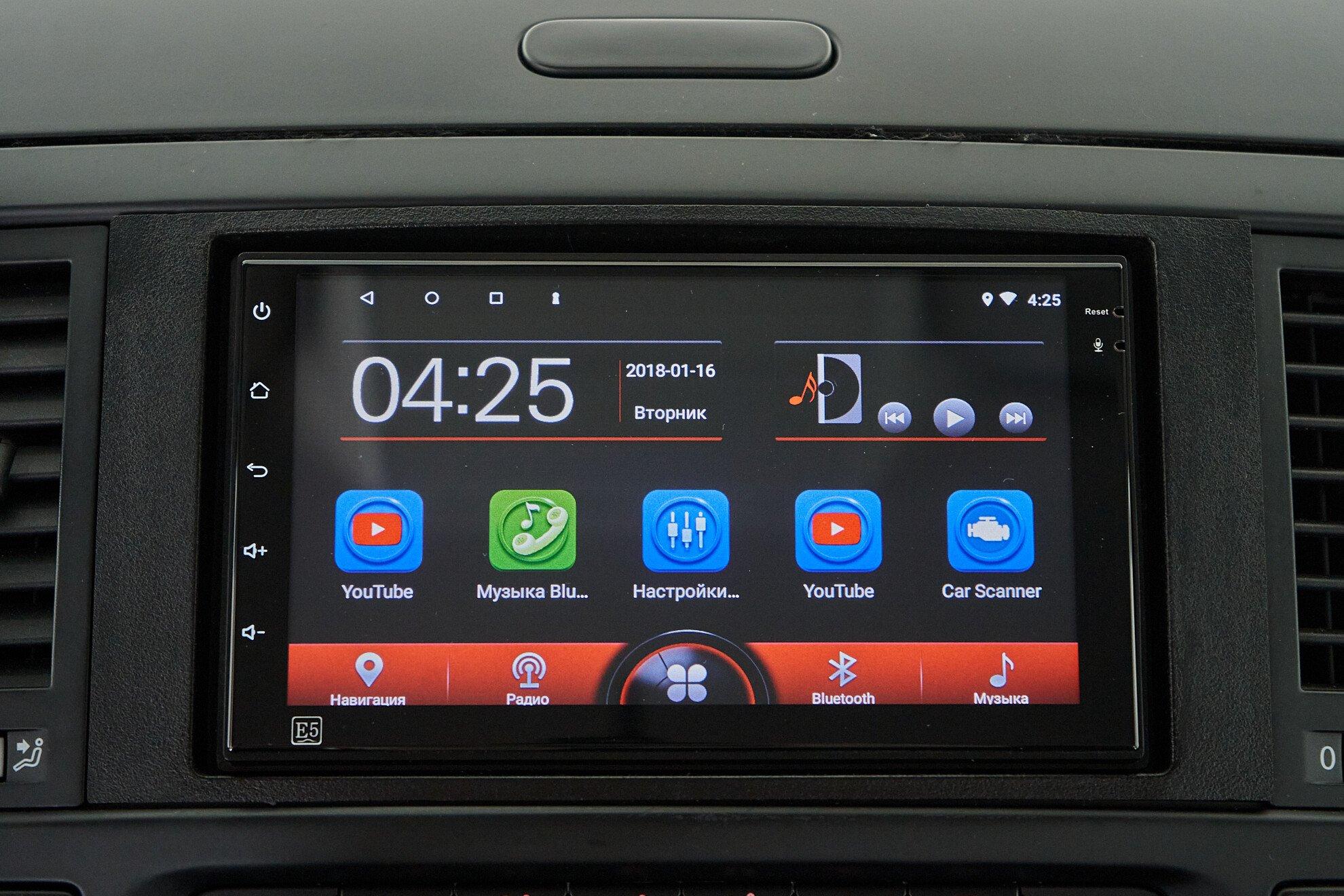 Volkswagen Multivan 2010, серебряный