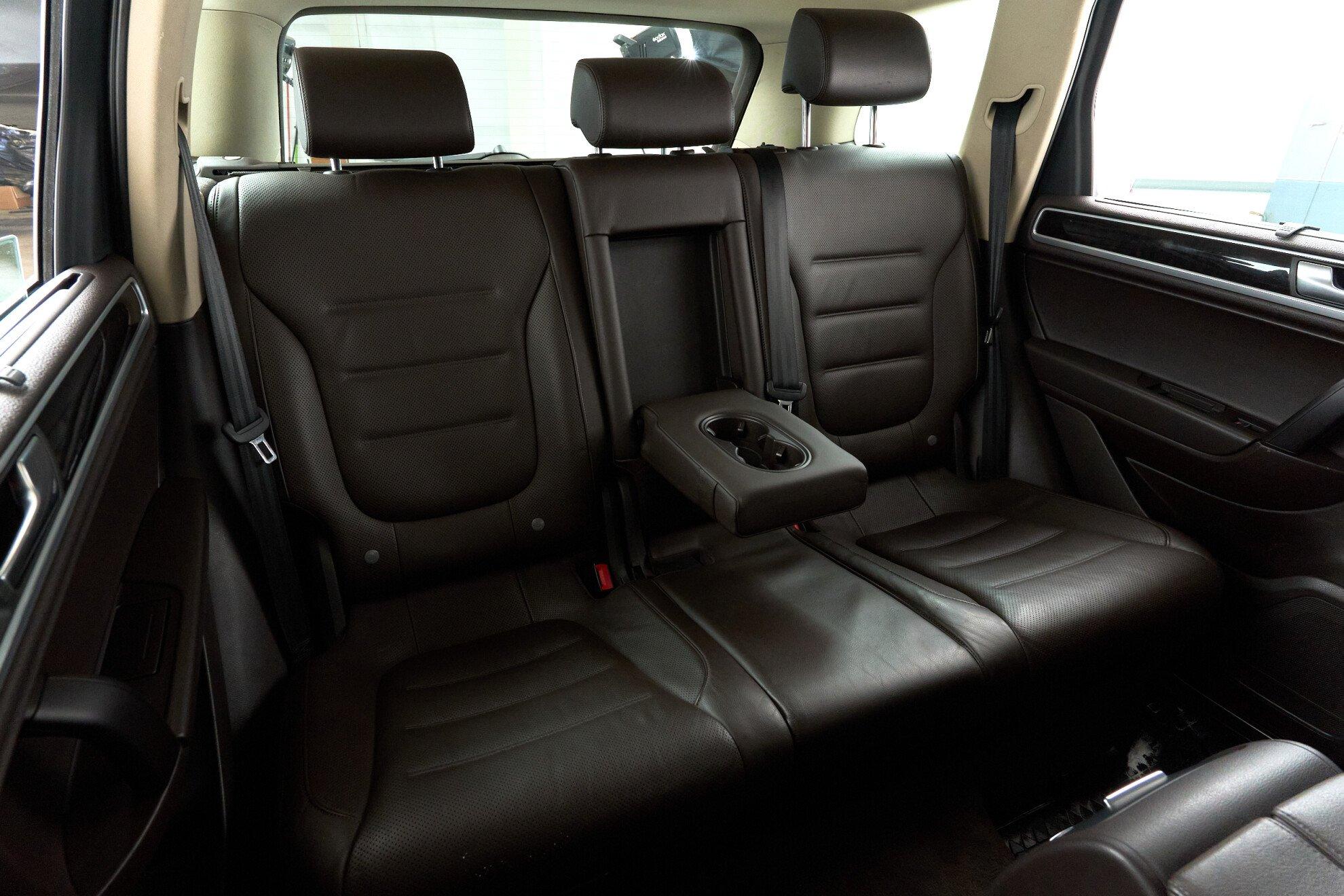 Volkswagen Touareg 2011, коричневый