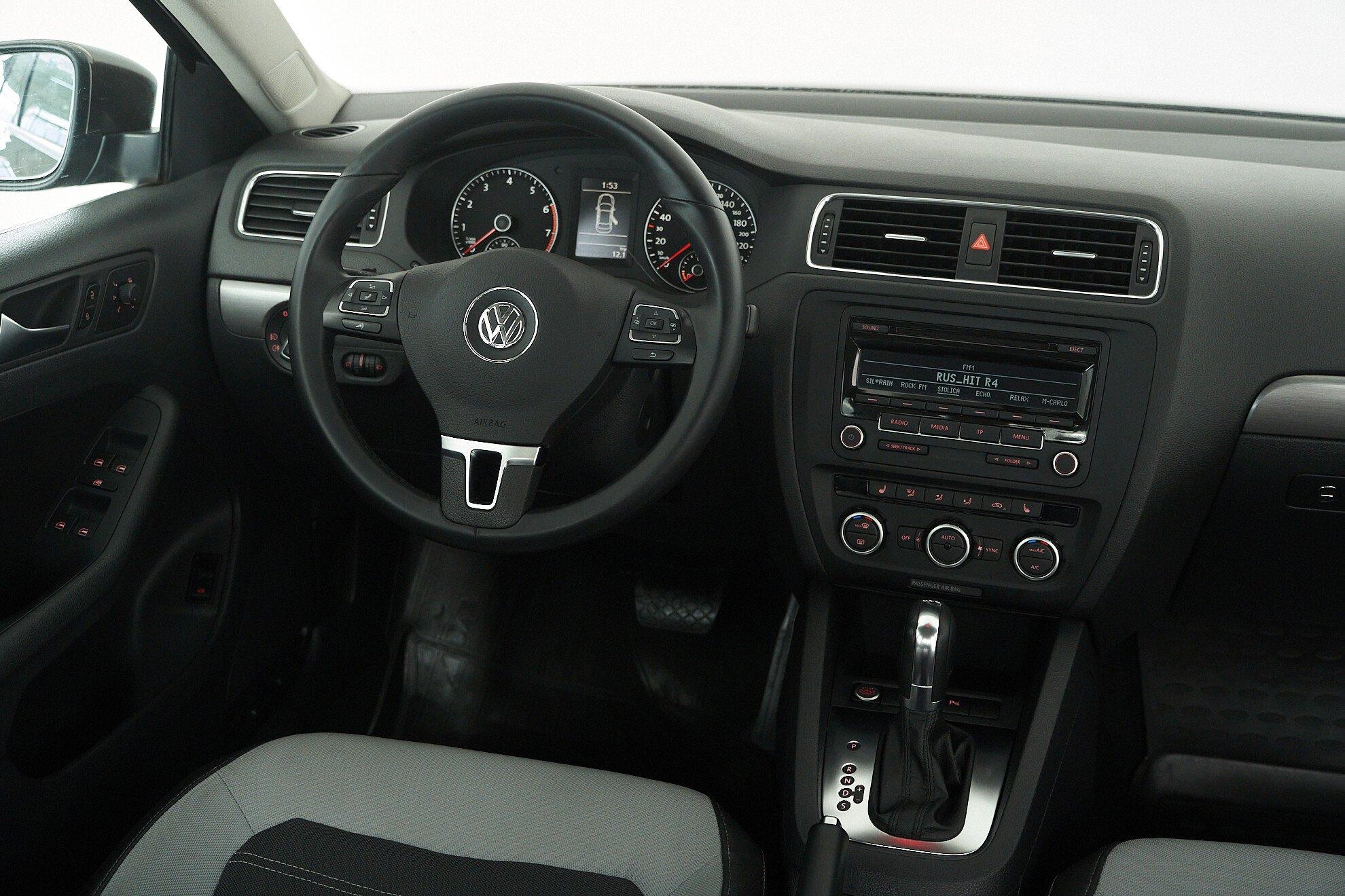 Volkswagen Jetta 2012, коричневый