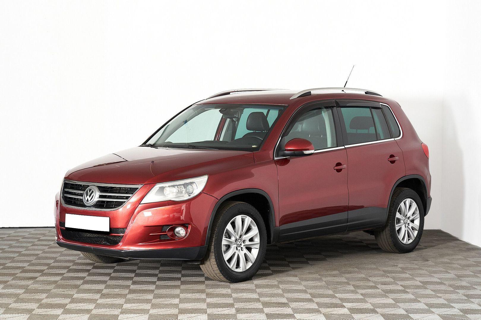 Volkswagen Tiguan 2010, красный