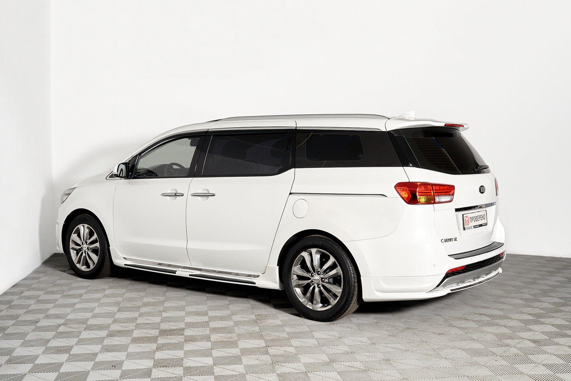 Kia Carnival 2016, белый