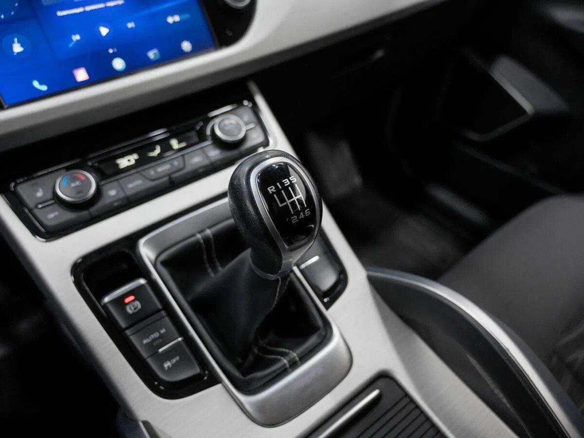 Geely Atlas 2020, белый