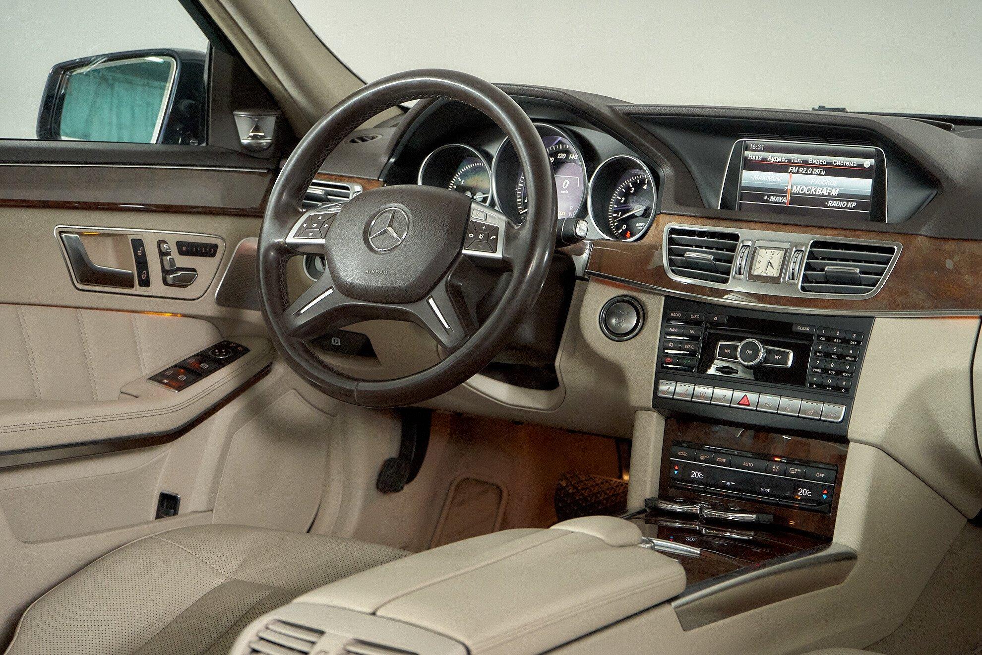 Mercedes-Benz E-Класс 2014, синий