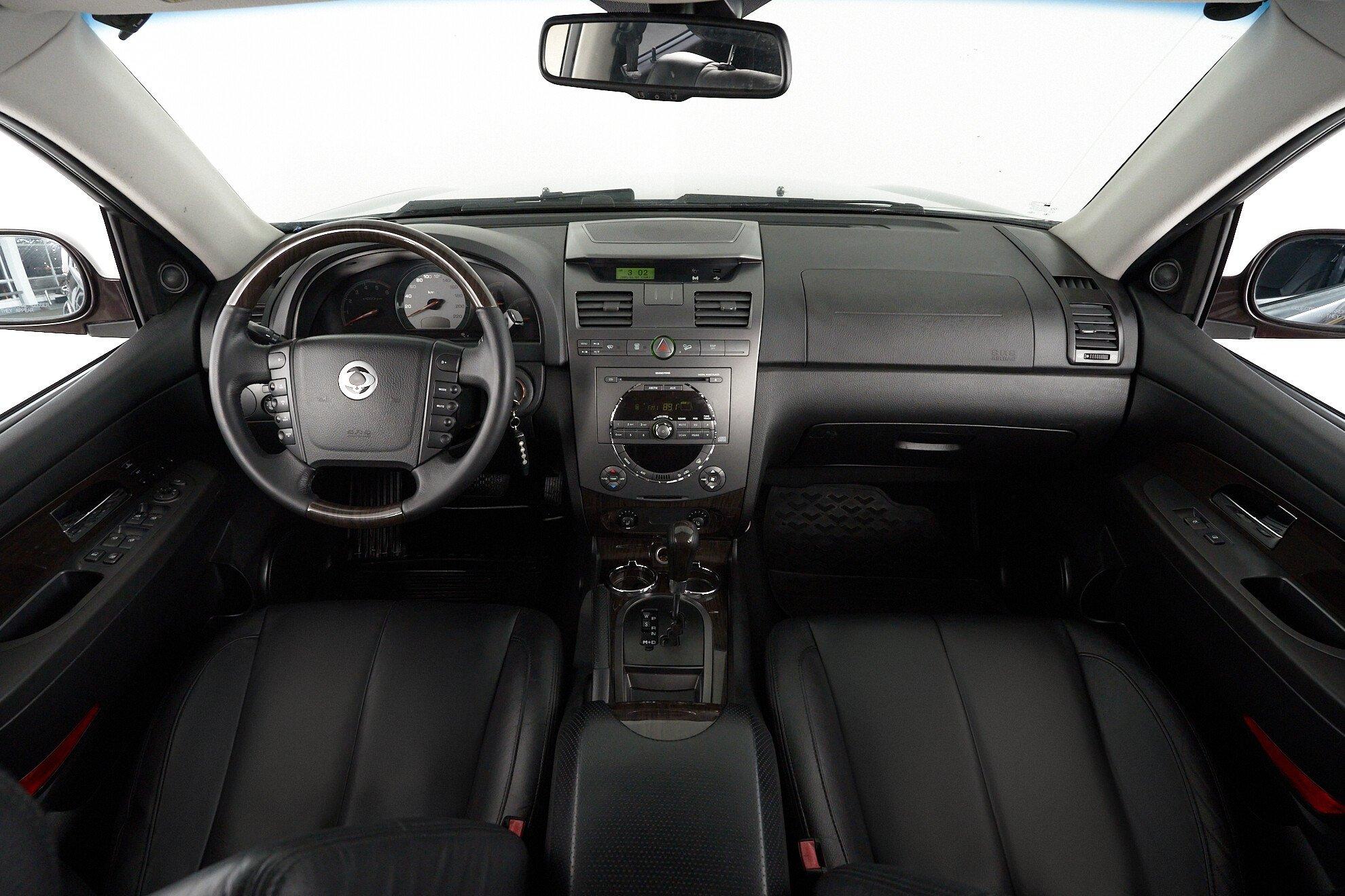 SsangYong Rexton 2010, пурпурный