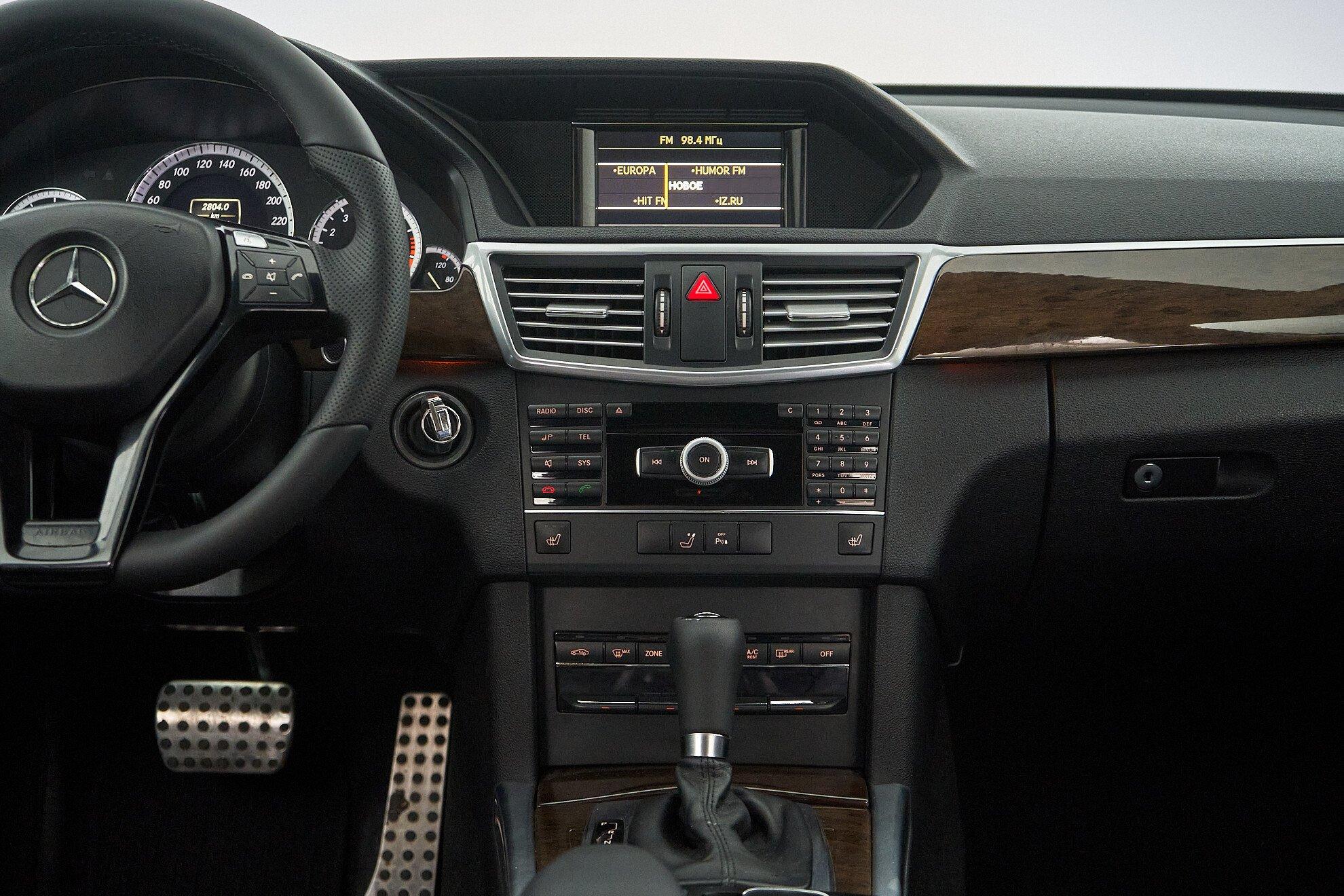 Mercedes-Benz E-Класс 2011, черный