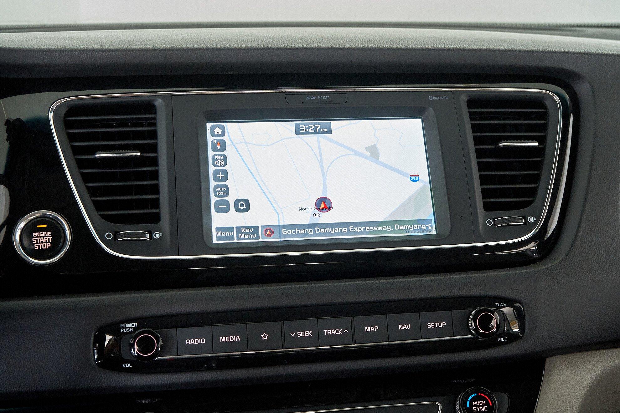 Kia Carnival 2017, белый