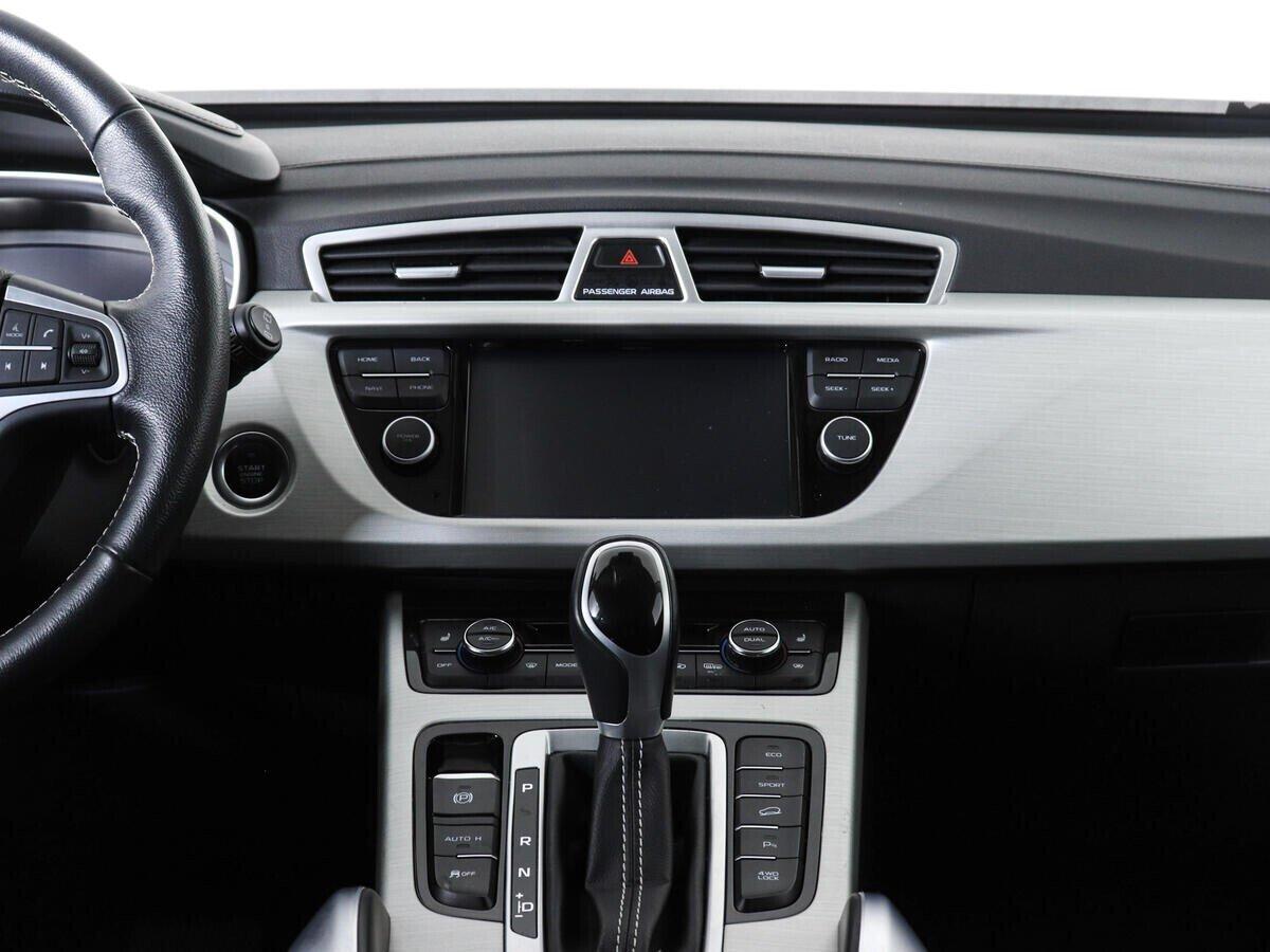 Geely Atlas 2019, серебряный