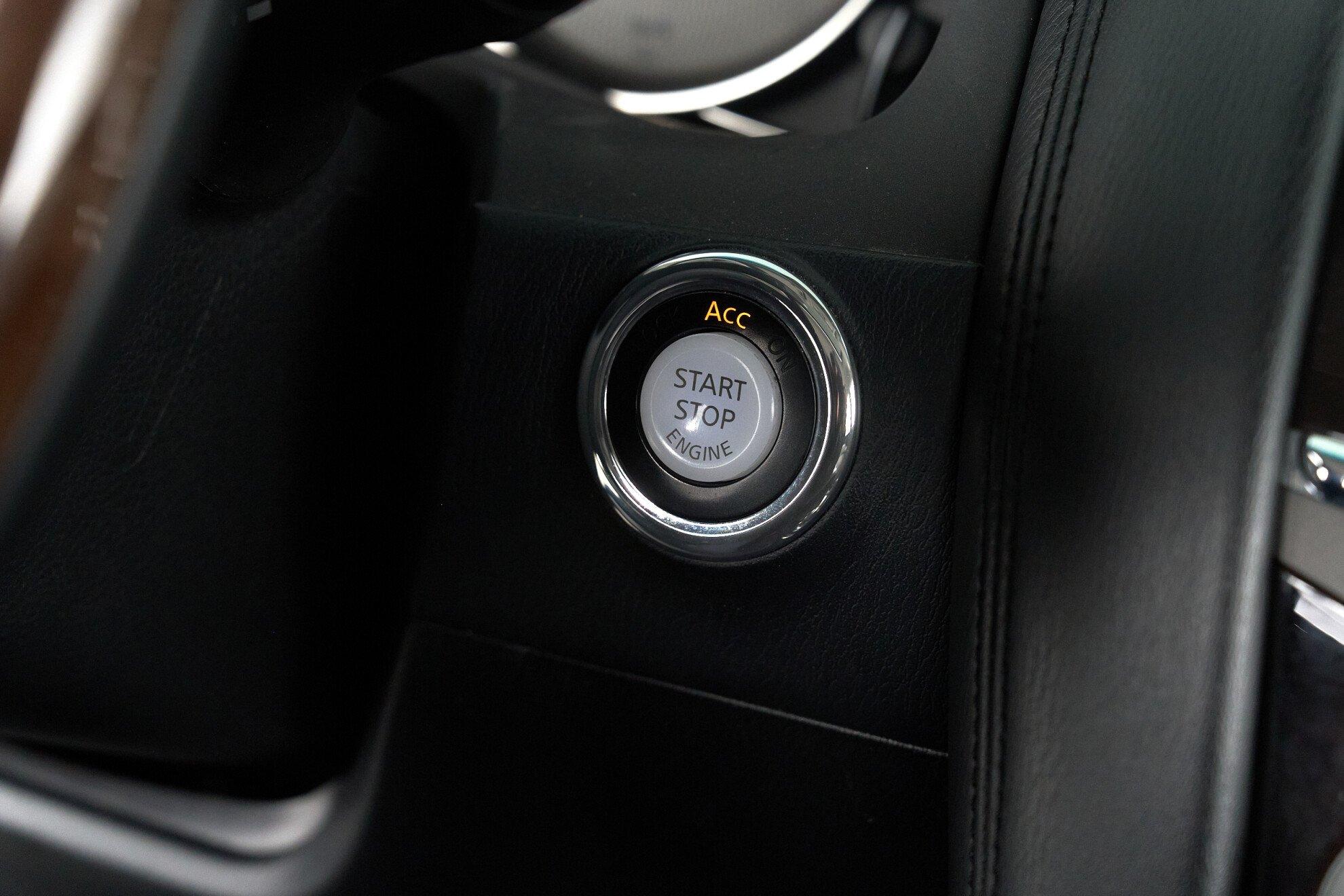 Infiniti QX80 2013, пурпурный