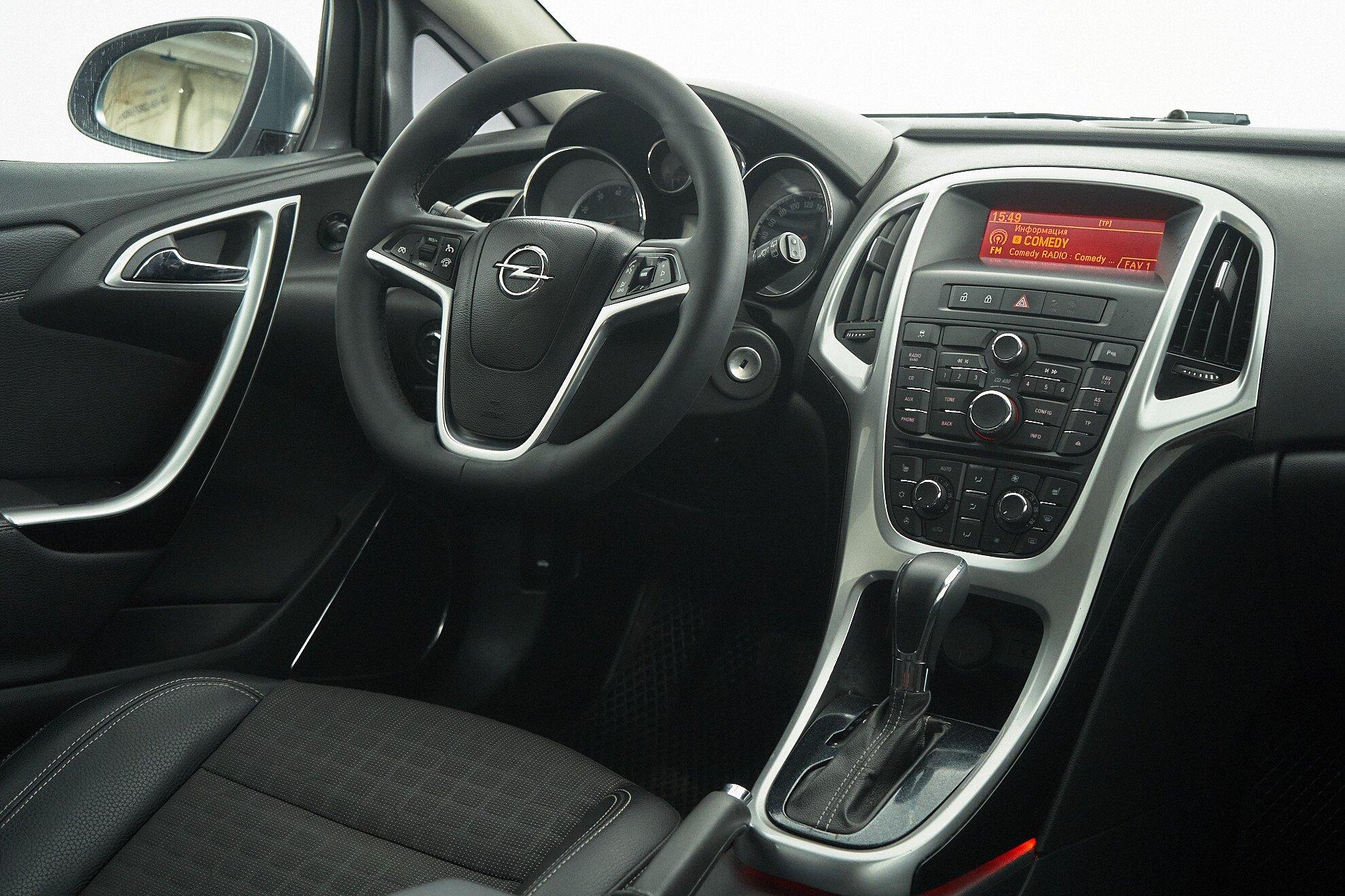 Opel Astra 2013, серый