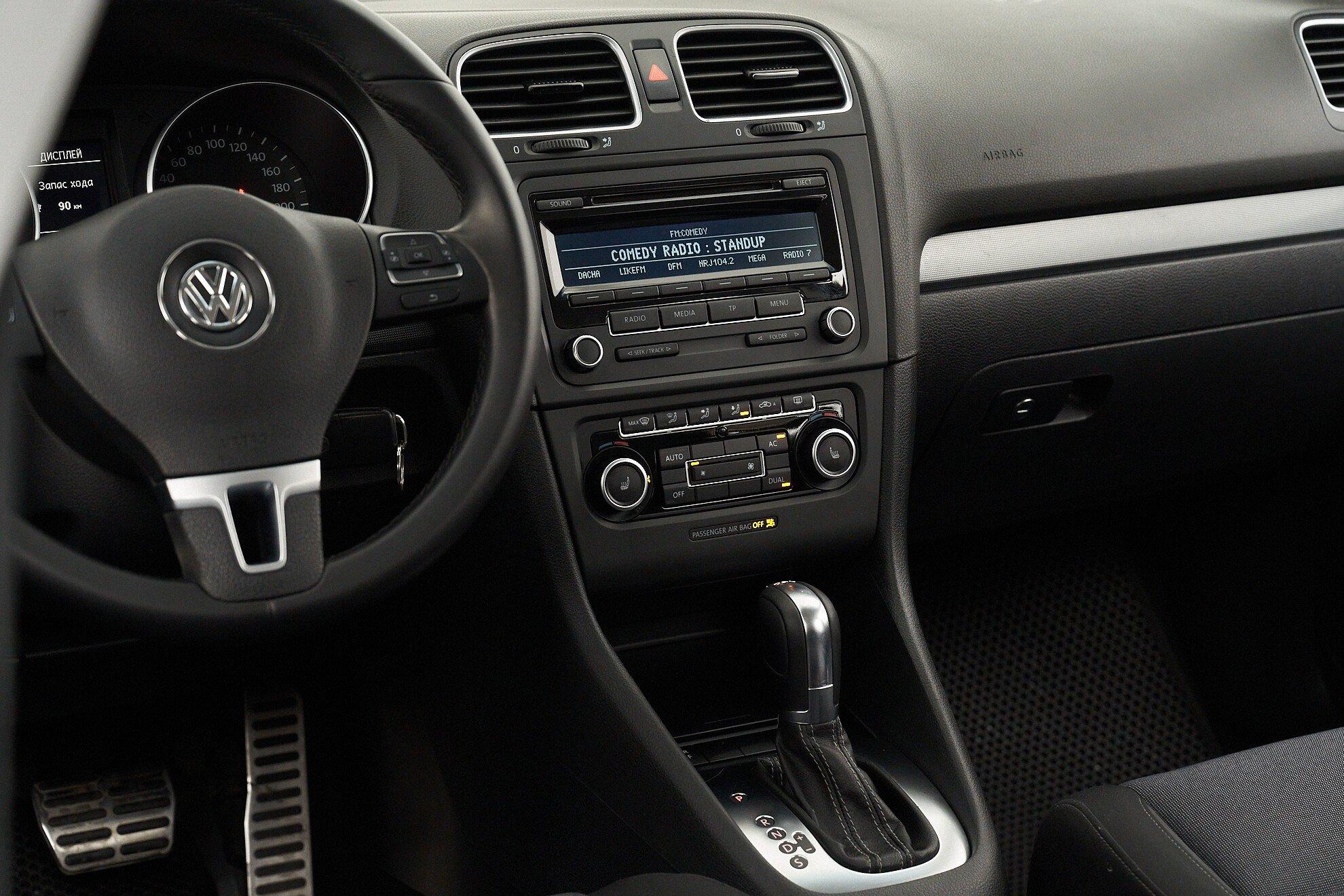 Volkswagen Golf 2012, черный