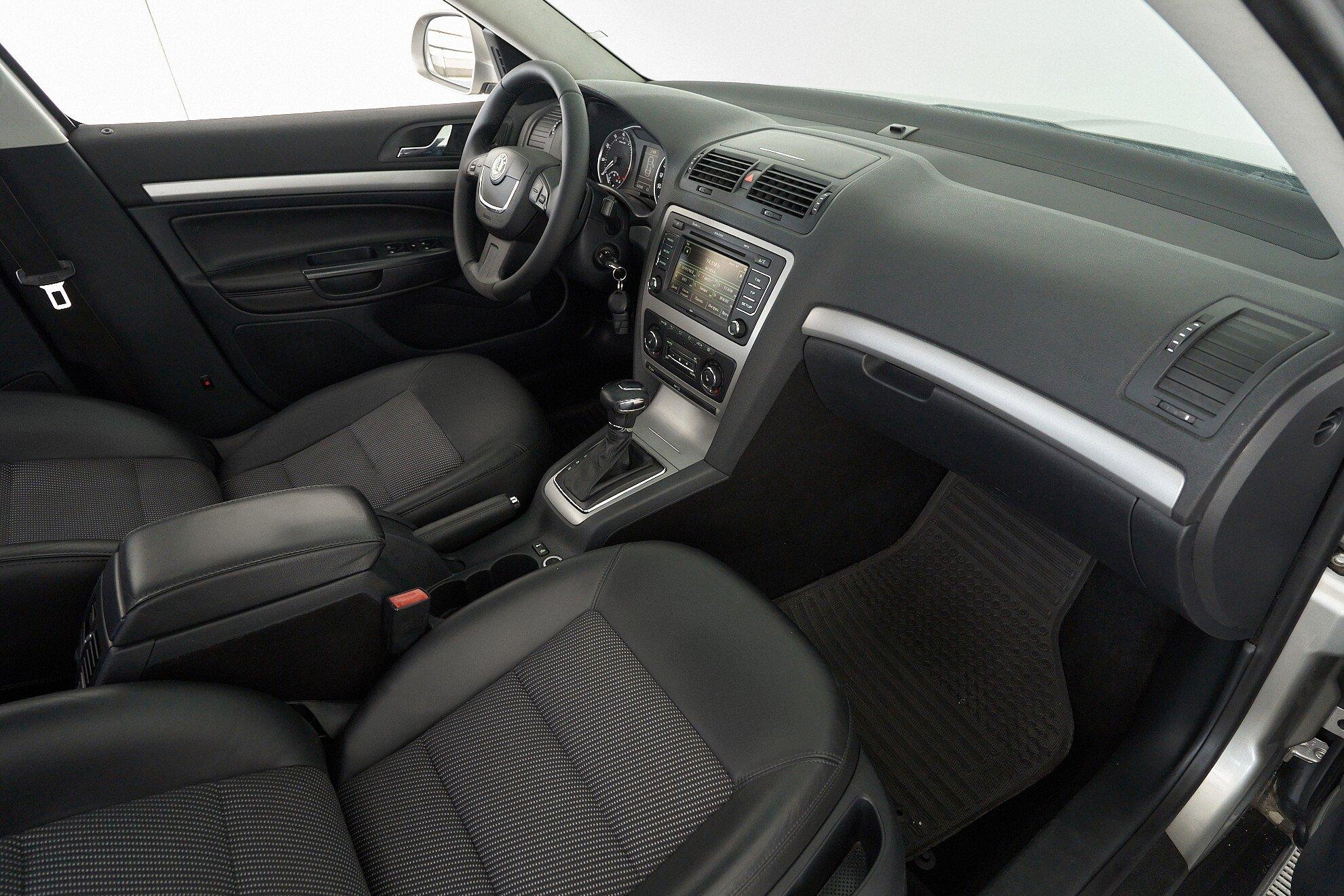 Skoda Octavia 2013, бежевый