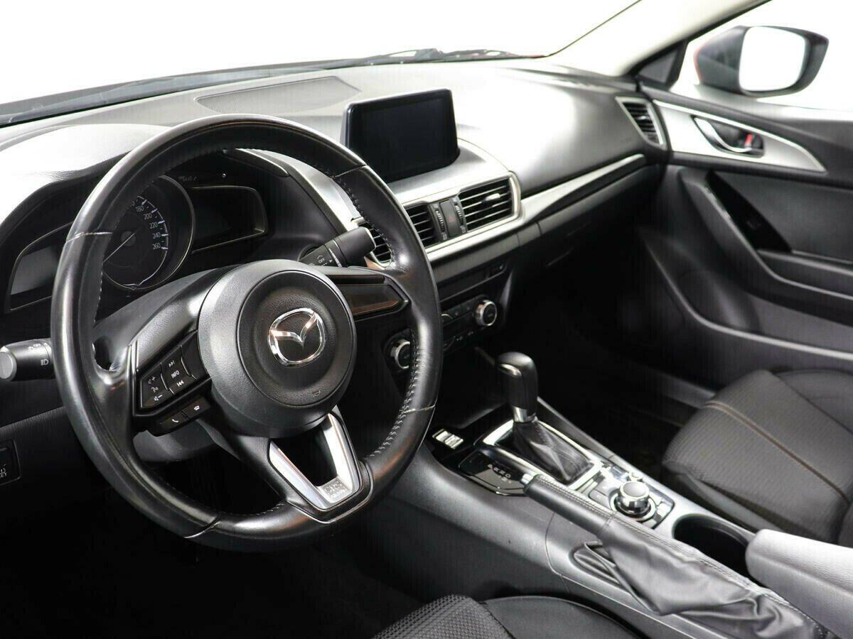 Mazda 3 2018, красный
