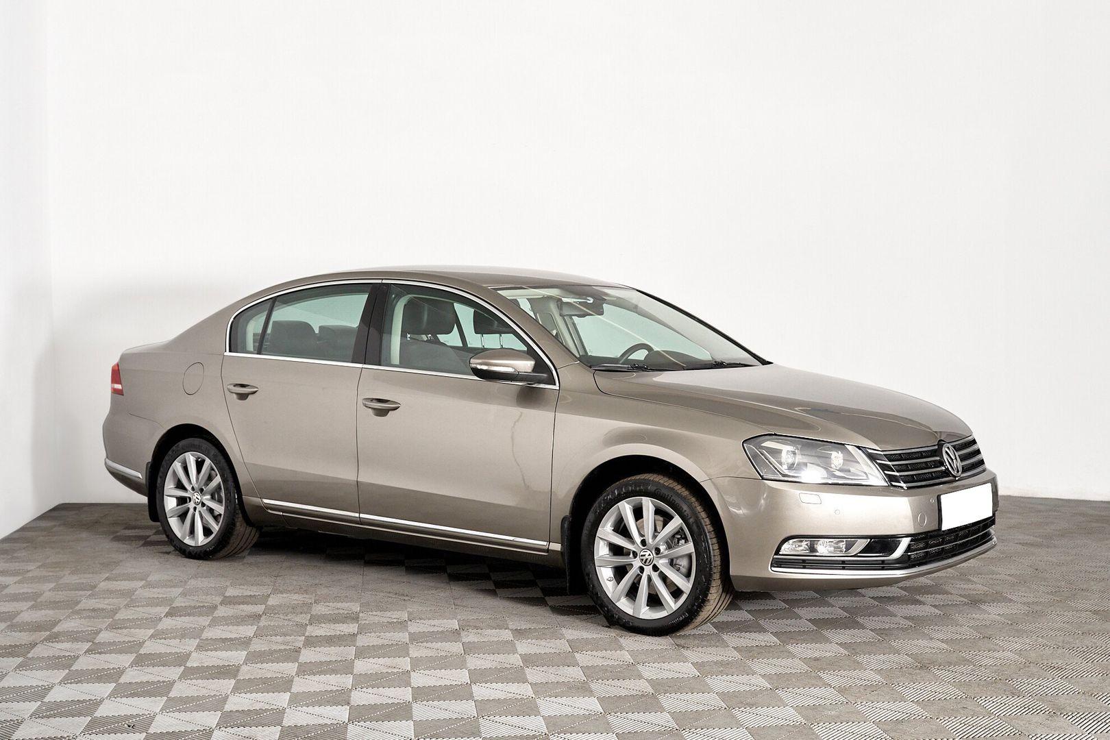Volkswagen Passat 2013, бежевый