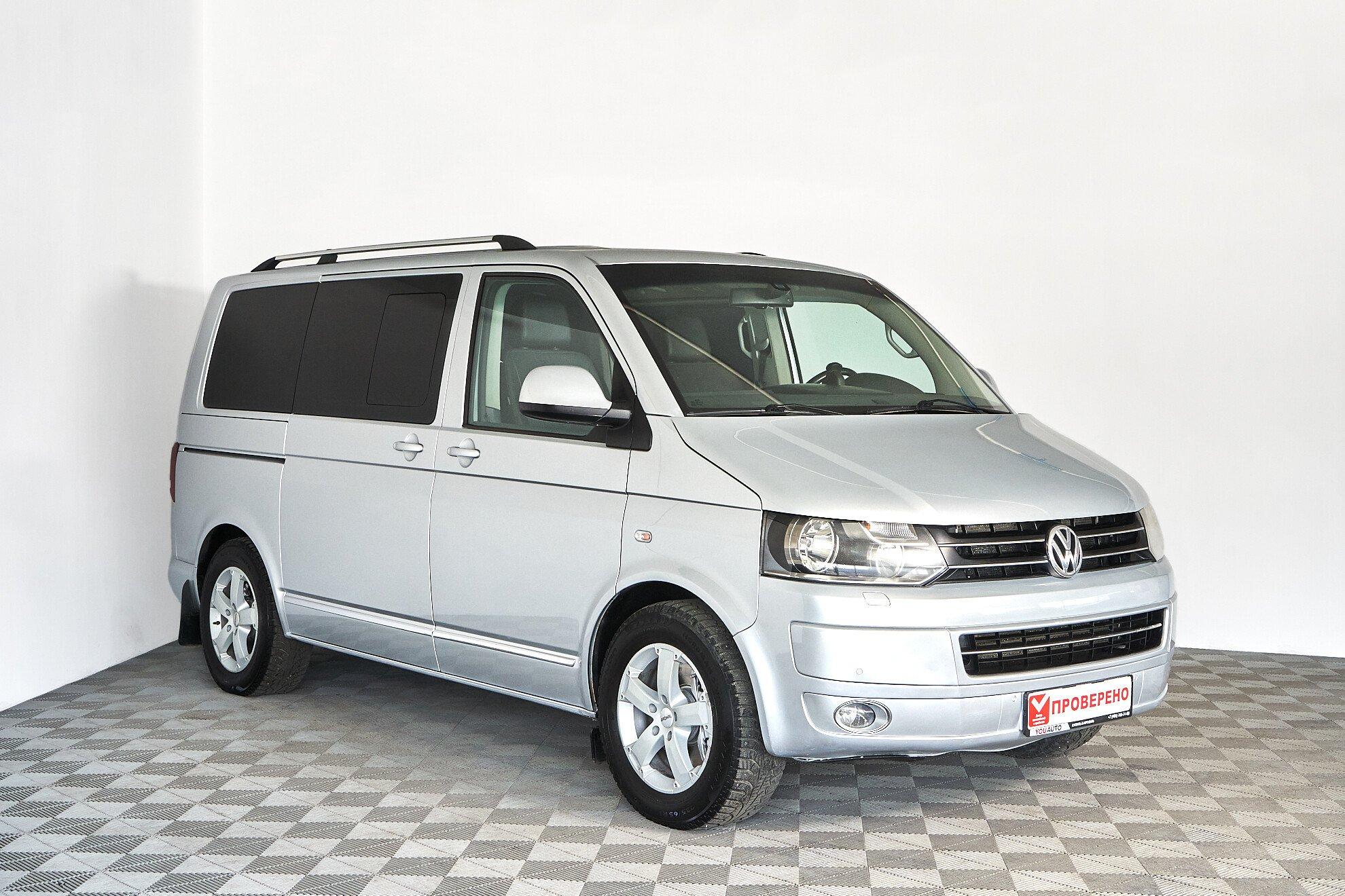 Volkswagen Multivan 2010, серебряный