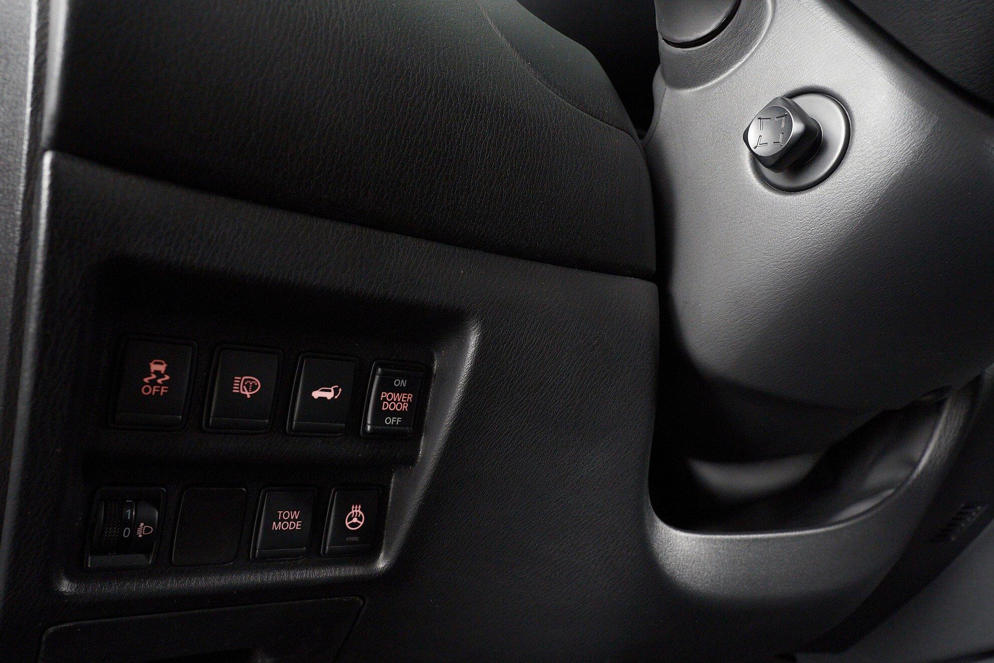 Nissan Pathfinder 2015, черный