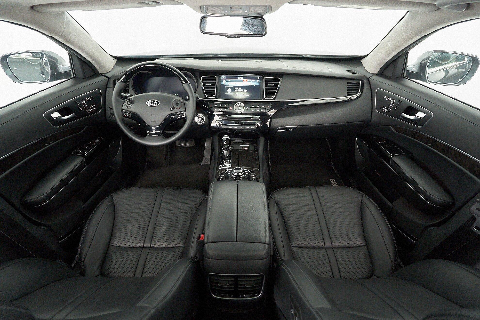 Kia Quoris 2017, серый
