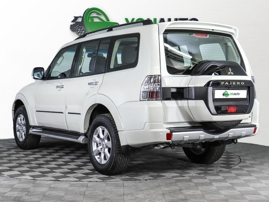 Mitsubishi Pajero 2021, белый