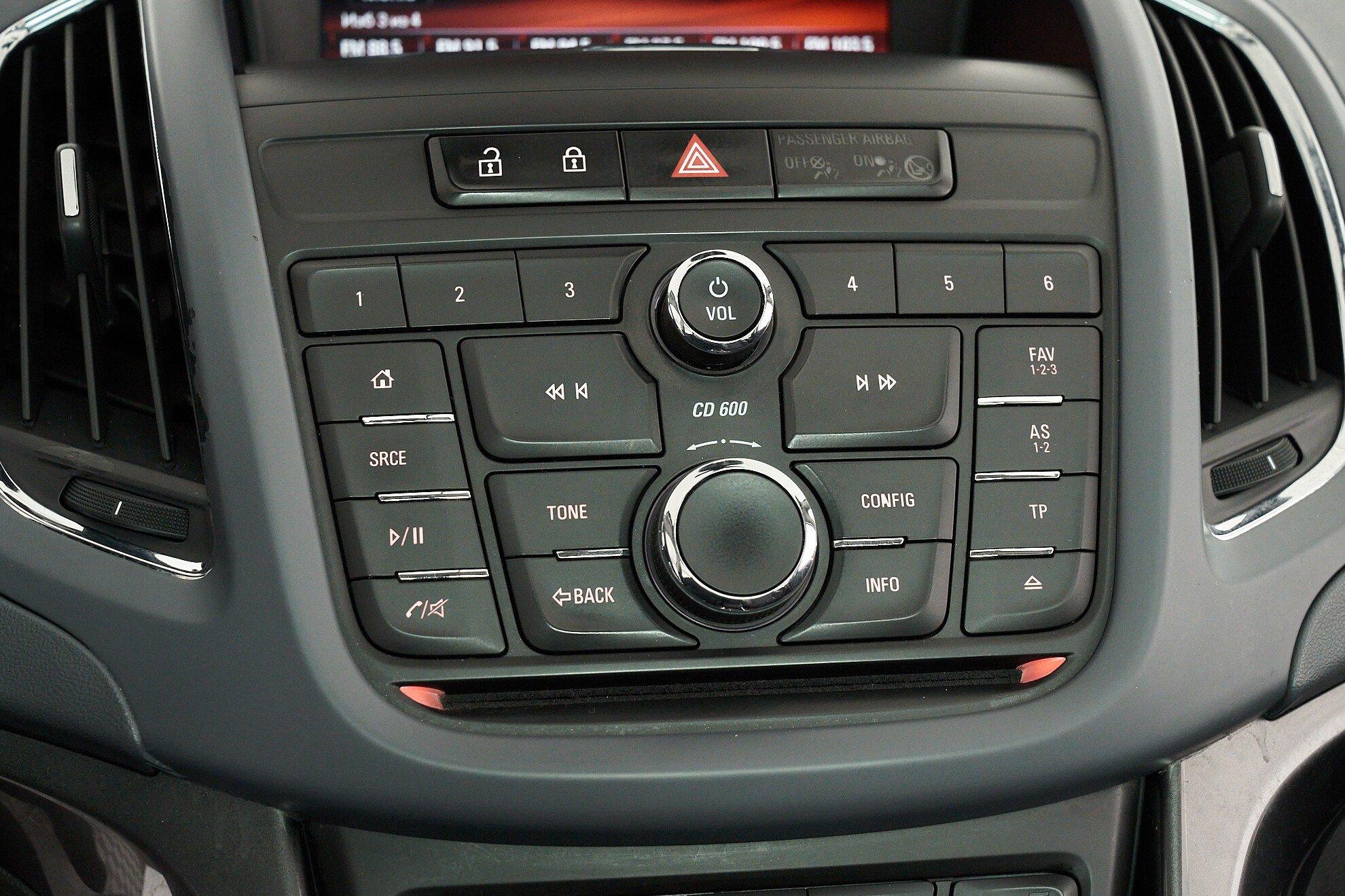 Opel Zafira 2015, серебряный