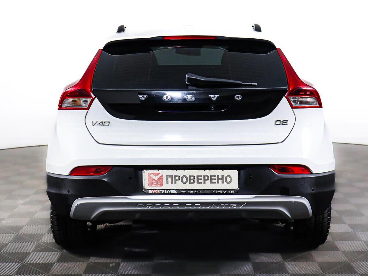 Volvo V40 Cross Country 2015, белый