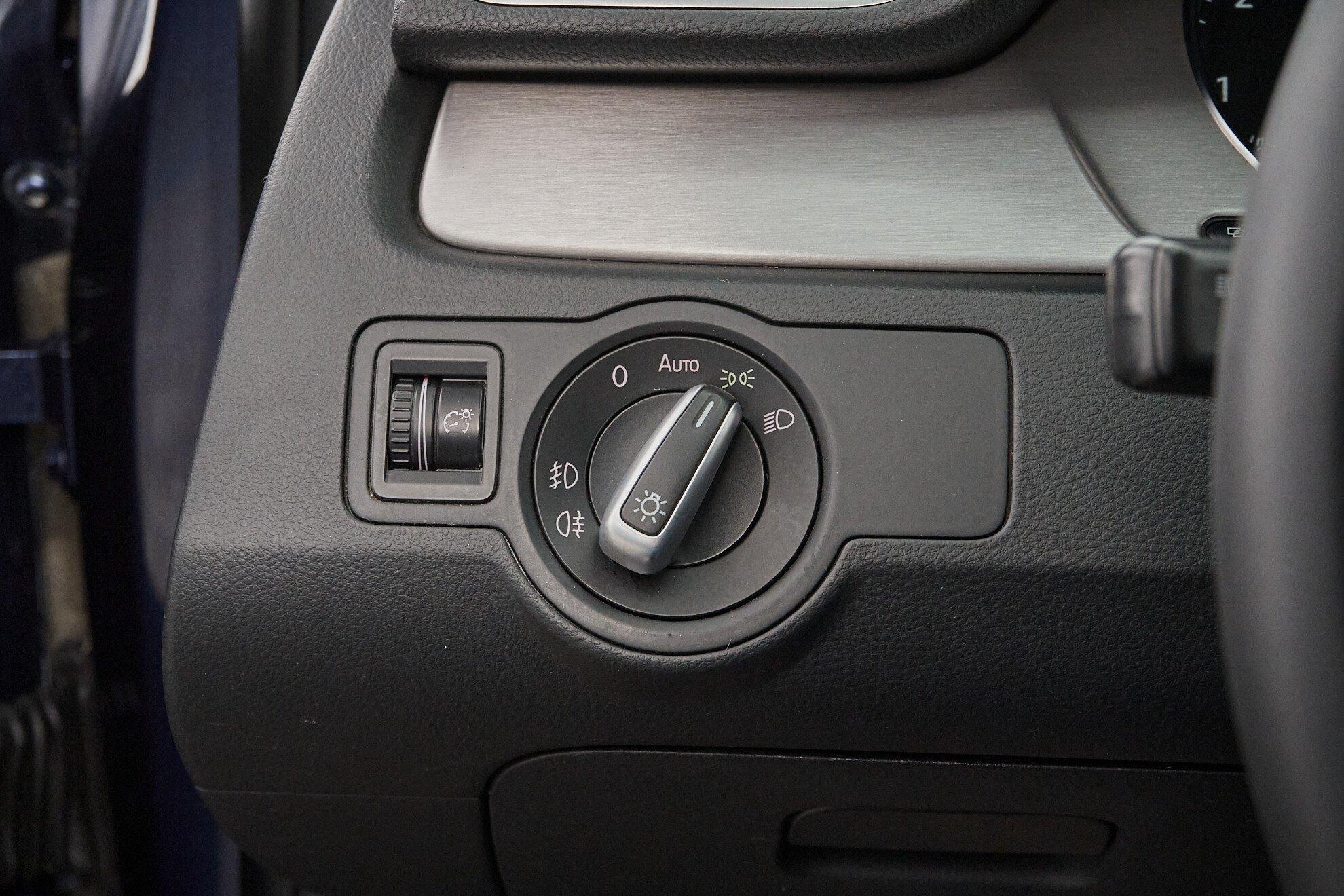 Volkswagen Passat 2012, синий