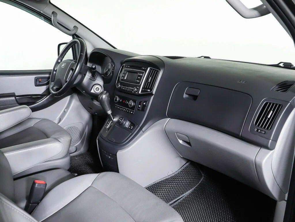 Hyundai Grand Starex 2019, коричневый