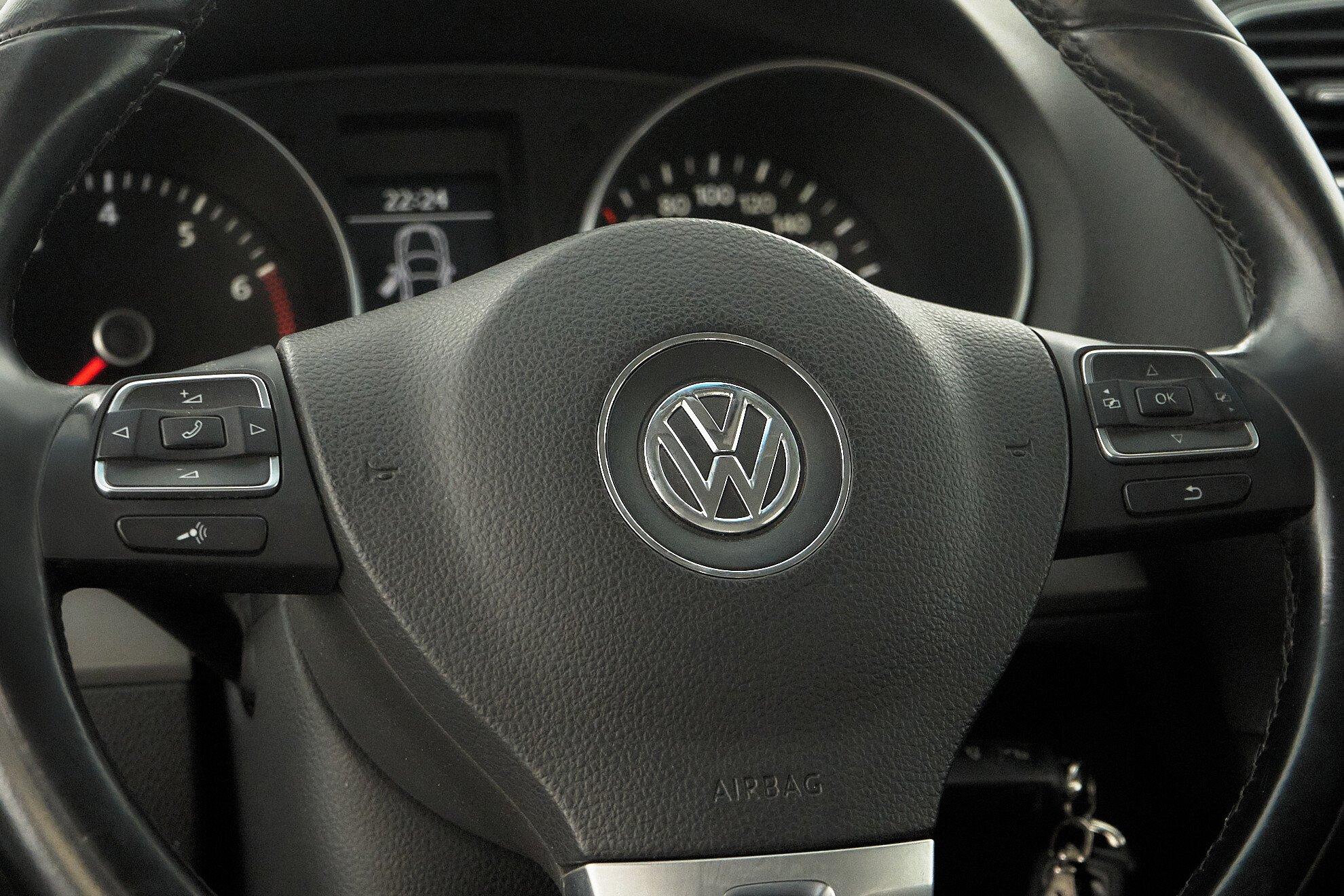 Volkswagen Golf 2011, синий