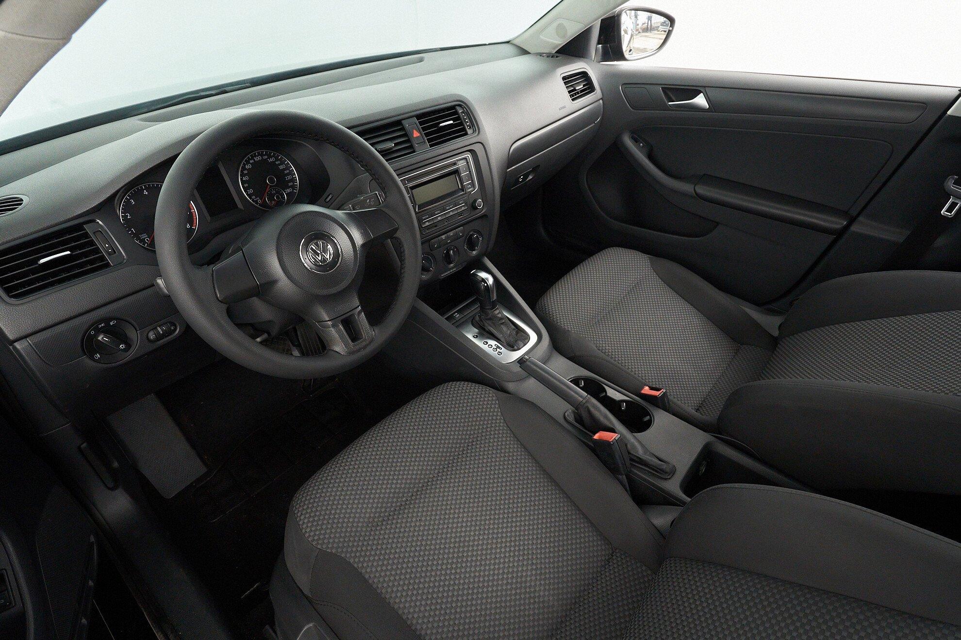 Volkswagen Jetta 2013, черный
