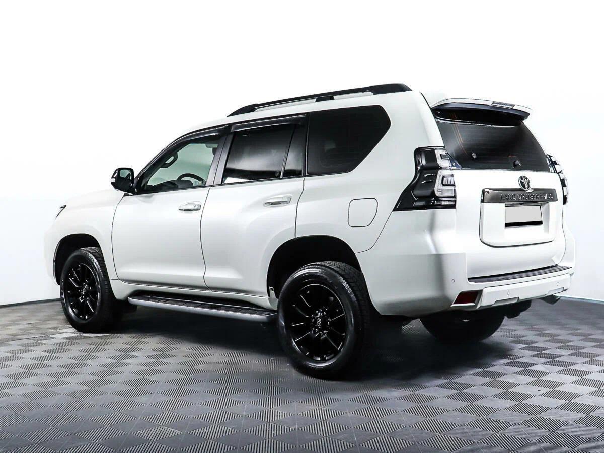 Toyota Land Cruiser Prado 2023, белый